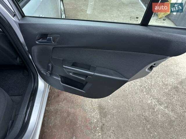 Серый Опель Астра, объемом двигателя 1.6 л и пробегом 195 тыс. км за 5700 $, фото 25 на Automoto.ua