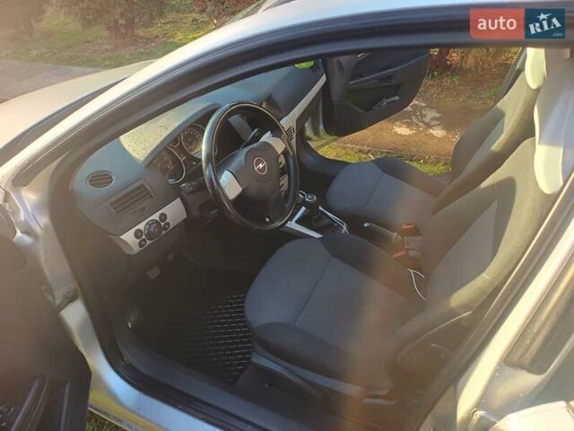 Серый Опель Астра, объемом двигателя 1.7 л и пробегом 273 тыс. км за 4700 $, фото 8 на Automoto.ua