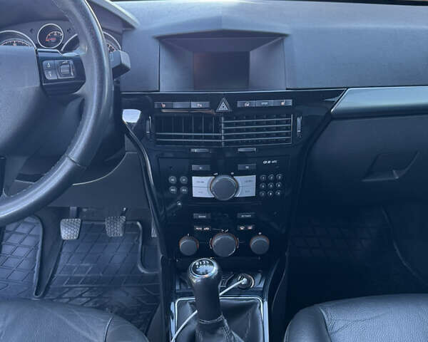 Серый Опель Астра, объемом двигателя 1.9 л и пробегом 250 тыс. км за 6000 $, фото 9 на Automoto.ua