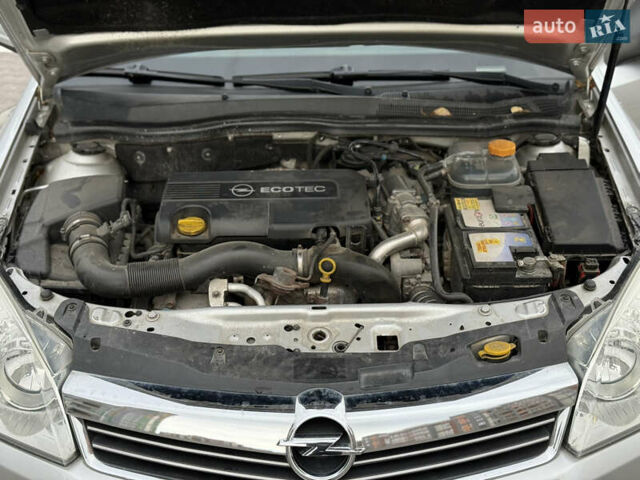 Серый Опель Астра, объемом двигателя 1.7 л и пробегом 228 тыс. км за 4899 $, фото 61 на Automoto.ua