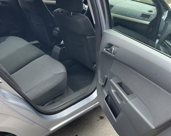 Серый Опель Астра, объемом двигателя 1.4 л и пробегом 193 тыс. км за 4900 $, фото 14 на Automoto.ua