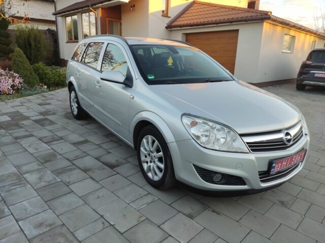 Серый Опель Астра, объемом двигателя 1.6 л и пробегом 240 тыс. км за 5399 $, фото 1 на Automoto.ua