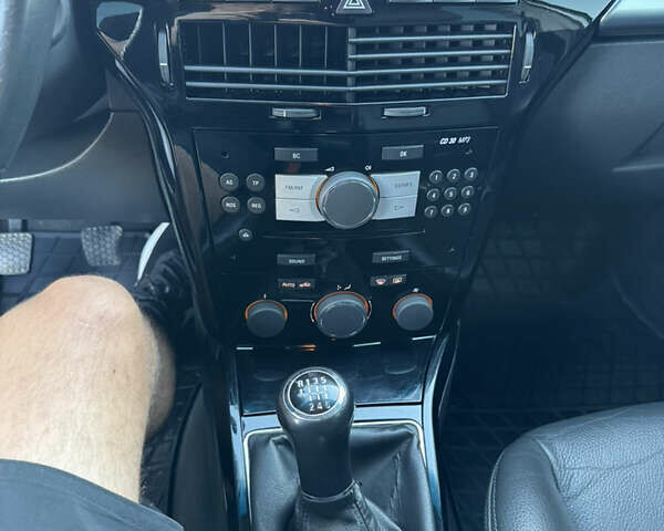 Серый Опель Астра, объемом двигателя 1.9 л и пробегом 250 тыс. км за 6000 $, фото 17 на Automoto.ua