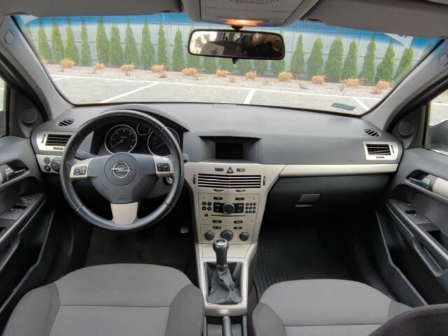 Серый Опель Астра, объемом двигателя 1.7 л и пробегом 275 тыс. км за 1900 $, фото 5 на Automoto.ua