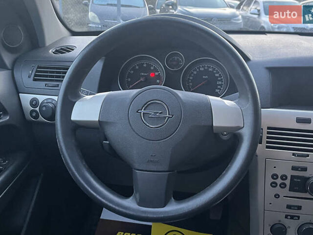 Серый Опель Астра, объемом двигателя 1.36 л и пробегом 220 тыс. км за 5500 $, фото 11 на Automoto.ua