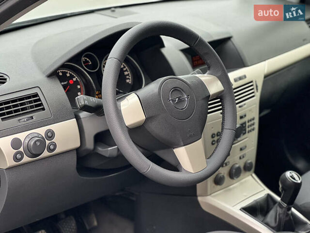 Опель Астра 2008 в Виннице на Automoto.ua Серый Опель Астра, объемом двигателя 1.8 л и пробегом 166 тыс. км за 6499 $, фото 42 на Automoto.ua