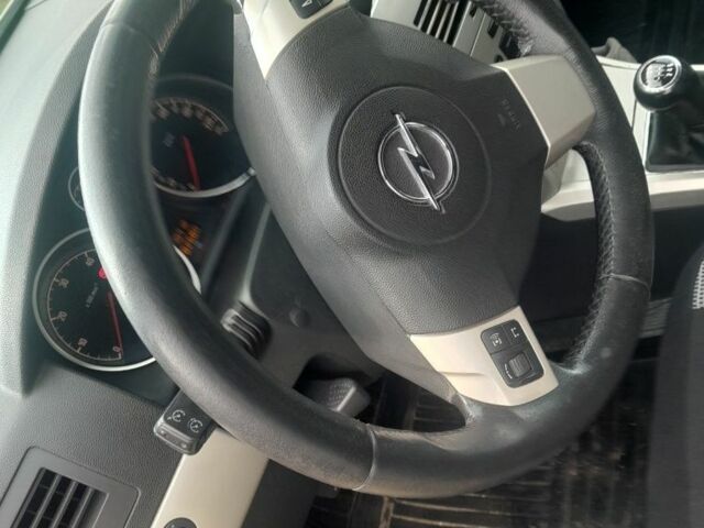 Серый Опель Астра, объемом двигателя 0 л и пробегом 285 тыс. км за 4050 $, фото 6 на Automoto.ua