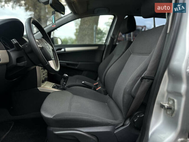 Сірий Опель Астра, об'ємом двигуна 1.6 л та пробігом 218 тис. км за 6000 $, фото 32 на Automoto.ua