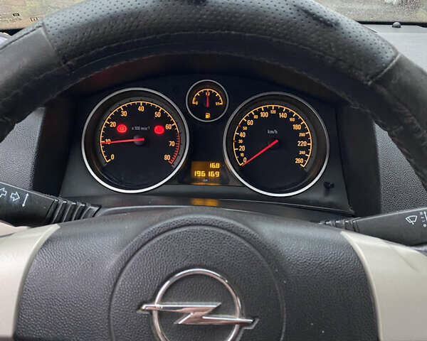 Серый Опель Астра, объемом двигателя 1.6 л и пробегом 196 тыс. км за 6000 $, фото 11 на Automoto.ua