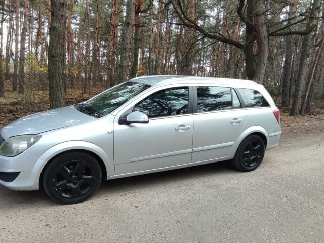 Серый Опель Астра, объемом двигателя 1.7 л и пробегом 370 тыс. км за 4600 $, фото 7 на Automoto.ua