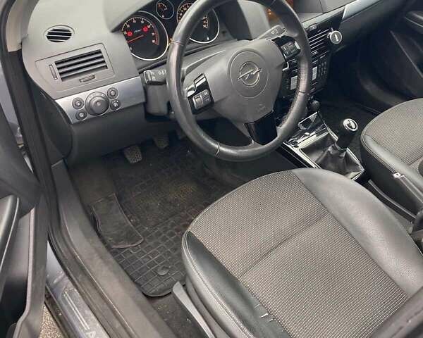 Серый Опель Астра, объемом двигателя 1.6 л и пробегом 156 тыс. км за 6100 $, фото 9 на Automoto.ua