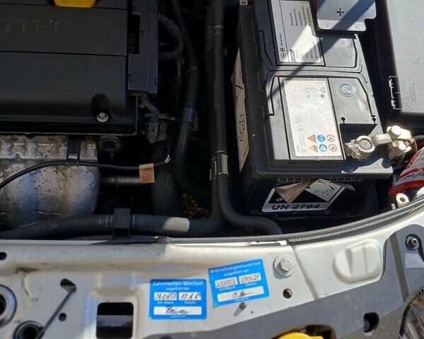 Серый Опель Астра, объемом двигателя 1.6 л и пробегом 245 тыс. км за 5500 $, фото 7 на Automoto.ua