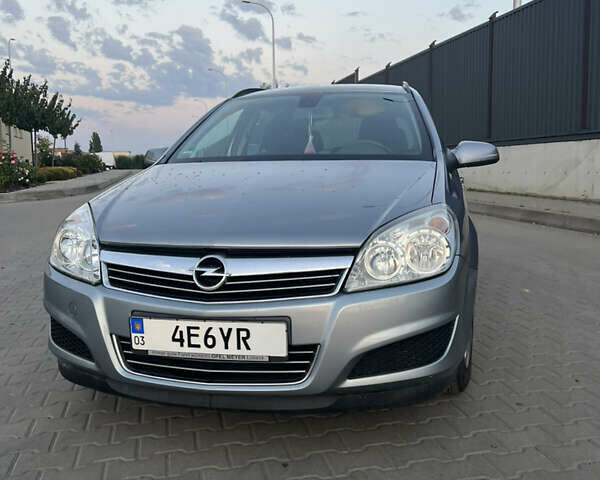 Серый Опель Астра, объемом двигателя 1.6 л и пробегом 234 тыс. км за 5700 $, фото 2 на Automoto.ua
