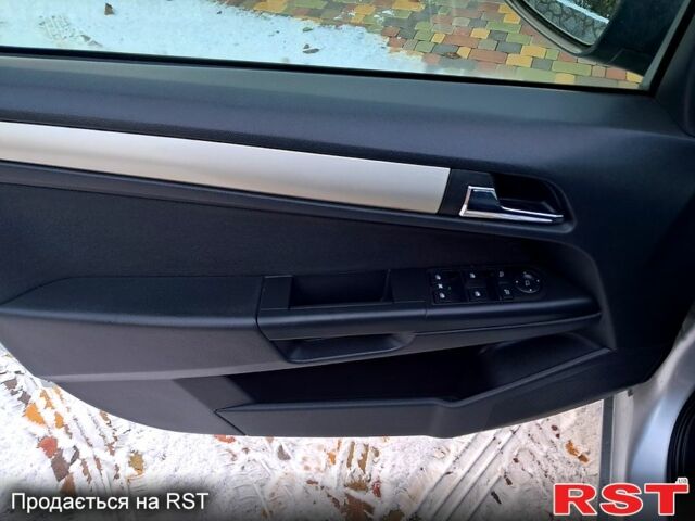 Серый Опель Астра, объемом двигателя 16 л и пробегом 185 тыс. км за 5800 $, фото 6 на Automoto.ua