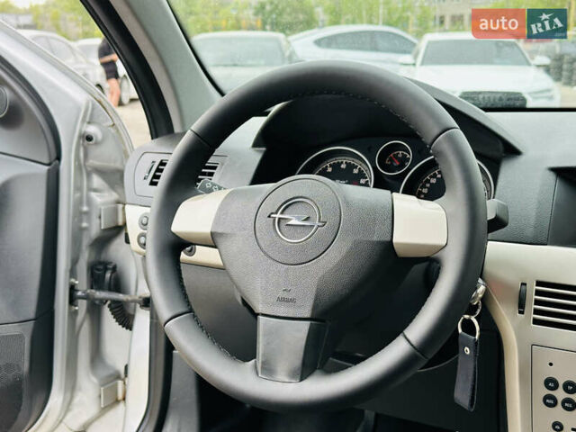Серый Опель Астра, объемом двигателя 1.6 л и пробегом 154 тыс. км за 7200 $, фото 21 на Automoto.ua