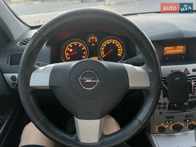 Серый Опель Астра, объемом двигателя 1.6 л и пробегом 234 тыс. км за 5700 $, фото 40 на Automoto.ua