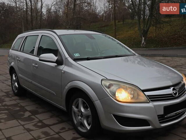 Серый Опель Астра, объемом двигателя 1.69 л и пробегом 239 тыс. км за 4999 $, фото 4 на Automoto.ua
