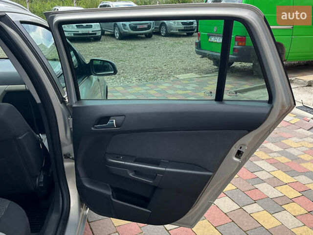 Серый Опель Астра, объемом двигателя 1.6 л и пробегом 200 тыс. км за 5800 $, фото 10 на Automoto.ua