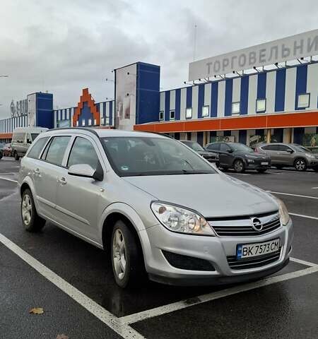 Опель Астра 2008 у Луцьку на Automoto.ua Сірий Опель Астра, об'ємом двигуна 1.69 л та пробігом 238 тис. км за 5650 $, фото 2 на Automoto.ua