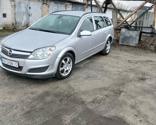 Серый Опель Астра, объемом двигателя 1.7 л и пробегом 280 тыс. км за 4999 $, фото 4 на Automoto.ua