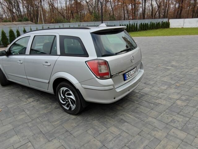 Серый Опель Астра, объемом двигателя 1.7 л и пробегом 275 тыс. км за 1900 $, фото 3 на Automoto.ua