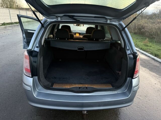 Опель Астра 2008 в Андрушевке на Automoto.ua Серый Опель Астра, объемом двигателя 1.9 л и пробегом 227 тыс. км за 2800 $, фото 9 на Automoto.ua