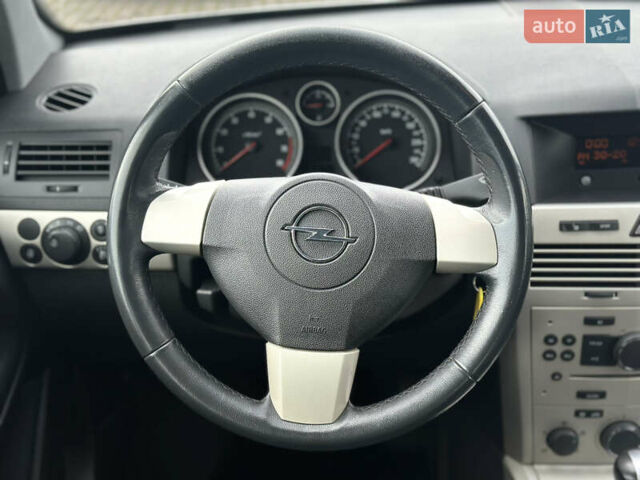 Серый Опель Астра, объемом двигателя 1.8 л и пробегом 188 тыс. км за 6300 $, фото 15 на Automoto.ua