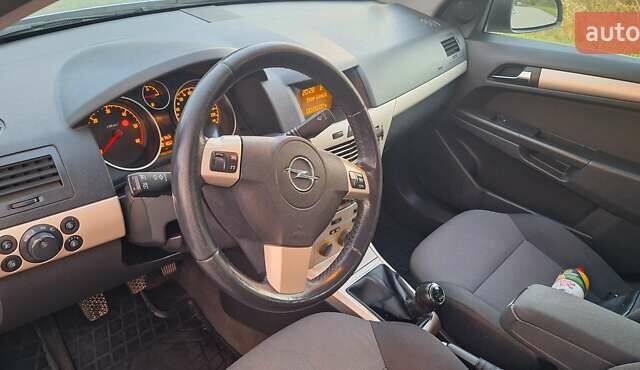 Серый Опель Астра, объемом двигателя 1.7 л и пробегом 253 тыс. км за 4600 $, фото 25 на Automoto.ua