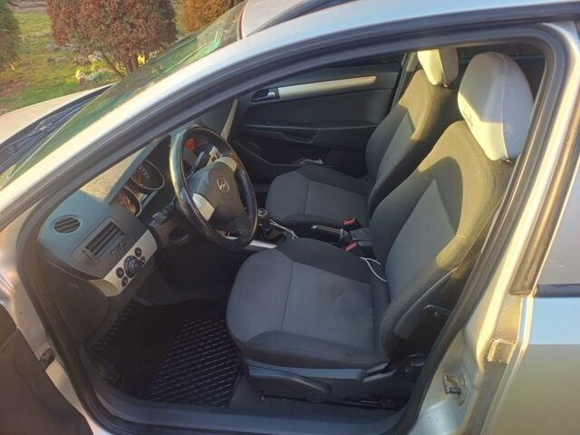 Серый Опель Астра, объемом двигателя 1.7 л и пробегом 273 тыс. км за 4700 $, фото 4 на Automoto.ua