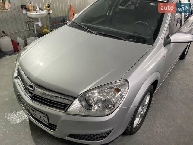 Сірий Опель Астра, об'ємом двигуна 1.69 л та пробігом 258 тис. км за 5800 $, фото 1 на Automoto.ua