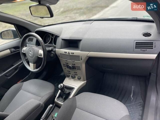 Серый Опель Астра, объемом двигателя 1.4 л и пробегом 193 тыс. км за 4900 $, фото 13 на Automoto.ua