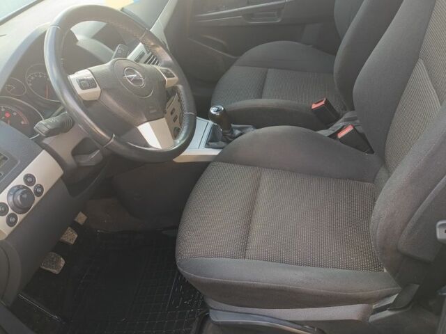 Серый Опель Астра, объемом двигателя 1.2 л и пробегом 210 тыс. км за 5600 $, фото 7 на Automoto.ua