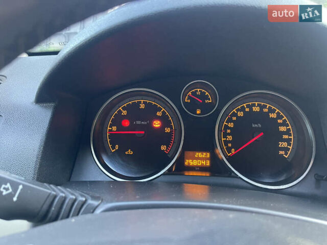 Серый Опель Астра, объемом двигателя 1.7 л и пробегом 260 тыс. км за 4750 $, фото 34 на Automoto.ua