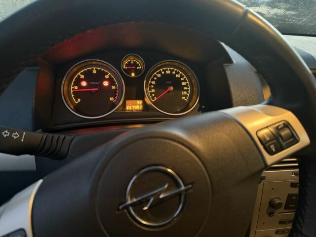 Серый Опель Астра, объемом двигателя 1.9 л и пробегом 227 тыс. км за 2300 $, фото 10 на Automoto.ua