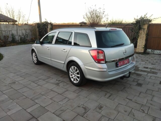 Серый Опель Астра, объемом двигателя 1.6 л и пробегом 240 тыс. км за 5399 $, фото 3 на Automoto.ua