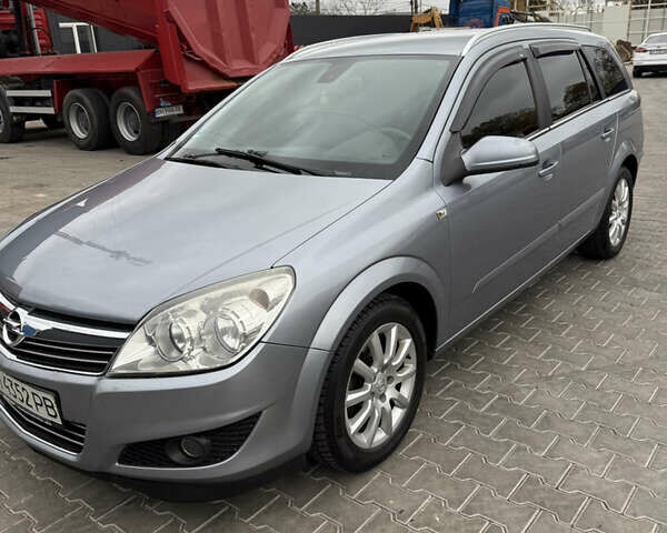 Серый Опель Астра, объемом двигателя 1.6 л и пробегом 289 тыс. км за 4200 $, фото 1 на Automoto.ua