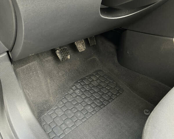 Серый Опель Астра, объемом двигателя 1.7 л и пробегом 258 тыс. км за 5500 $, фото 28 на Automoto.ua