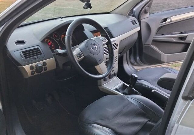 Серый Опель Астра, объемом двигателя 1.6 л и пробегом 325 тыс. км за 3500 $, фото 2 на Automoto.ua