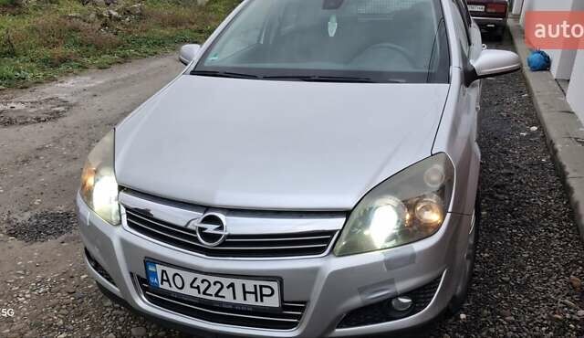 Сірий Опель Астра, об'ємом двигуна 1.69 л та пробігом 235 тис. км за 5000 $, фото 2 на Automoto.ua