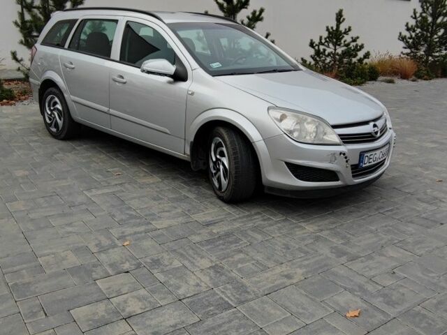 Серый Опель Астра, объемом двигателя 1.7 л и пробегом 275 тыс. км за 1900 $, фото 1 на Automoto.ua