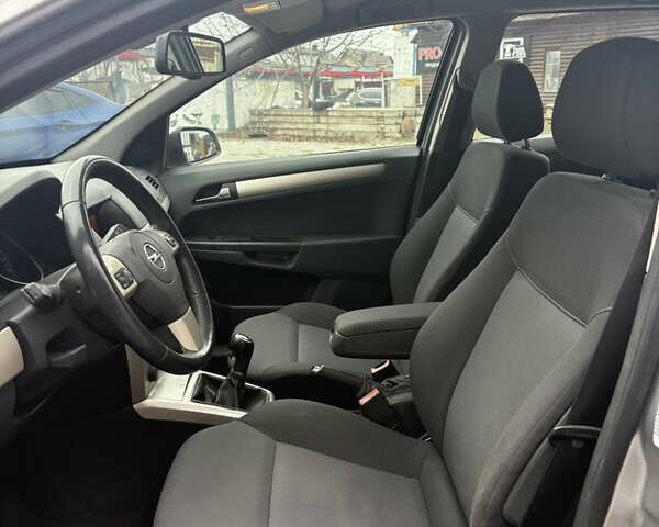 Сірий Опель Астра, об'ємом двигуна 1.6 л та пробігом 215 тис. км за 5800 $, фото 11 на Automoto.ua