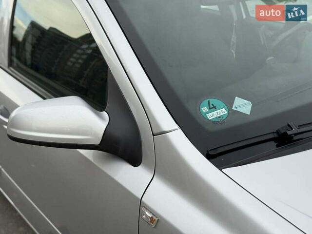 Серый Опель Астра, объемом двигателя 1.7 л и пробегом 228 тыс. км за 4899 $, фото 3 на Automoto.ua