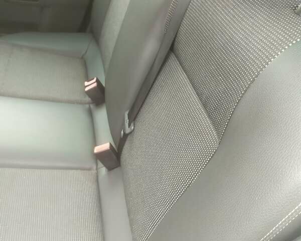 Серый Опель Астра, объемом двигателя 1.7 л и пробегом 285 тыс. км за 5500 $, фото 8 на Automoto.ua