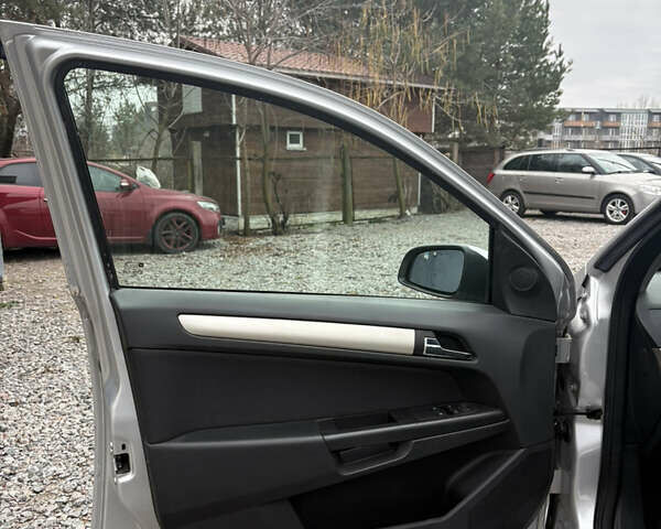 Серый Опель Астра, объемом двигателя 1.6 л и пробегом 215 тыс. км за 6000 $, фото 9 на Automoto.ua