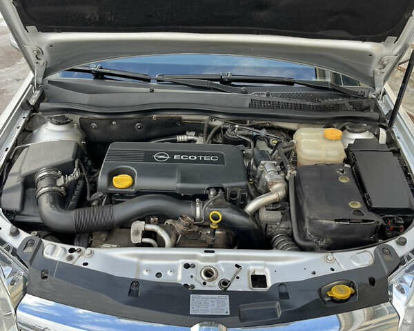 Серый Опель Астра, объемом двигателя 1.7 л и пробегом 258 тыс. км за 5500 $, фото 12 на Automoto.ua