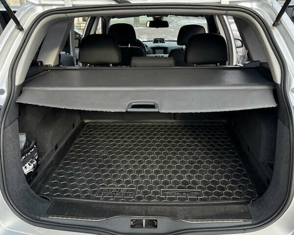 Серый Опель Астра, объемом двигателя 1.7 л и пробегом 258 тыс. км за 5500 $, фото 5 на Automoto.ua