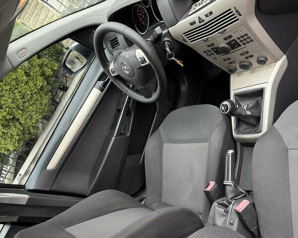 Серый Опель Астра, объемом двигателя 1.6 л и пробегом 201 тыс. км за 4700 $, фото 15 на Automoto.ua