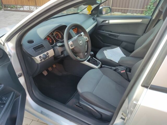 Серый Опель Астра, объемом двигателя 1.6 л и пробегом 240 тыс. км за 5399 $, фото 11 на Automoto.ua