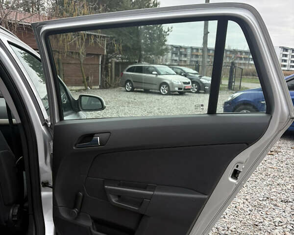 Серый Опель Астра, объемом двигателя 1.6 л и пробегом 215 тыс. км за 6000 $, фото 28 на Automoto.ua