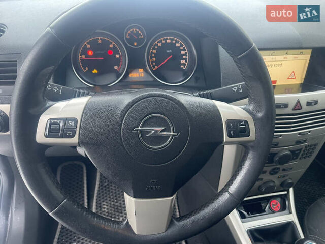 Серый Опель Астра, объемом двигателя 1.69 л и пробегом 260 тыс. км за 5350 $, фото 9 на Automoto.ua